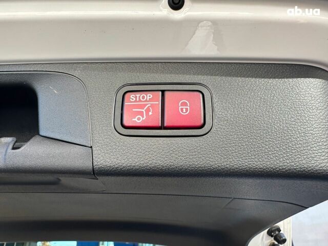 Білий Мерседес ГЛЦ-Клас, об'ємом двигуна 2 л та пробігом 33 тис. км за 51940 $, фото 16 на Automoto.ua