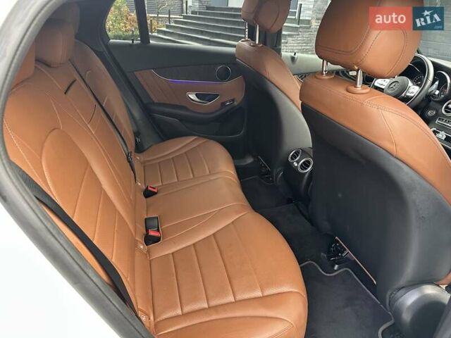 Белый Мерседес ГЛЦ-Класс, объемом двигателя 1.95 л и пробегом 37 тыс. км за 58000 $, фото 13 на Automoto.ua