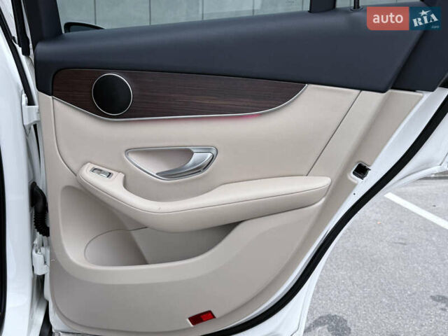 Белый Мерседес ГЛЦ-Класс, объемом двигателя 1.99 л и пробегом 80 тыс. км за 33500 $, фото 67 на Automoto.ua