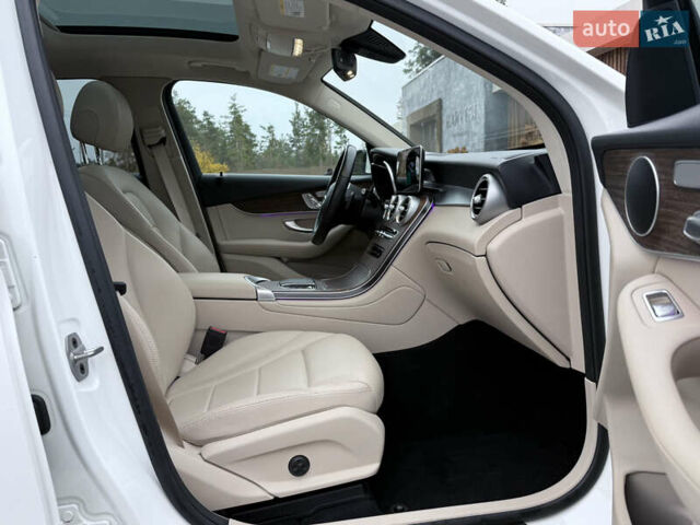 Белый Мерседес ГЛЦ-Класс, объемом двигателя 1.99 л и пробегом 80 тыс. км за 33500 $, фото 71 на Automoto.ua