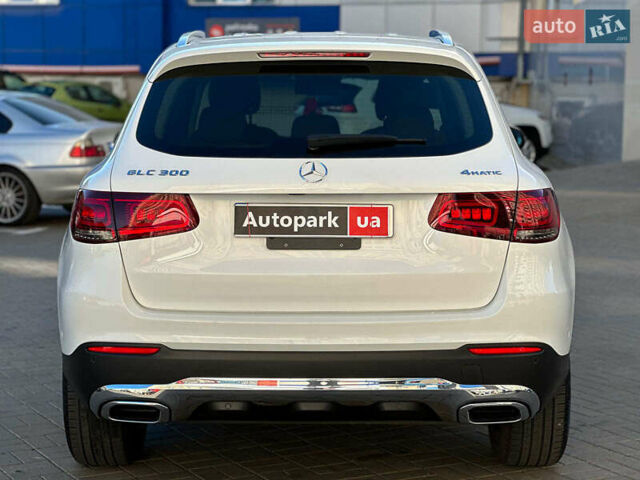 Белый Мерседес ГЛЦ-Класс, объемом двигателя 2 л и пробегом 33 тыс. км за 51940 $, фото 4 на Automoto.ua