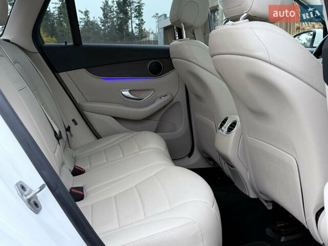 Белый Мерседес ГЛЦ-Класс, объемом двигателя 1.99 л и пробегом 80 тыс. км за 33500 $, фото 65 на Automoto.ua