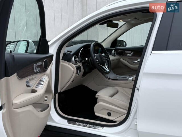 Белый Мерседес ГЛЦ-Класс, объемом двигателя 1.99 л и пробегом 80 тыс. км за 33500 $, фото 53 на Automoto.ua