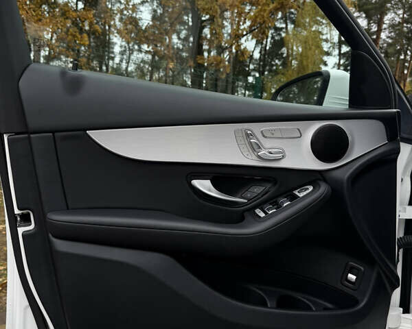 Белый Мерседес ГЛЦ-Класс, объемом двигателя 2 л и пробегом 87 тыс. км за 29200 $, фото 22 на Automoto.ua