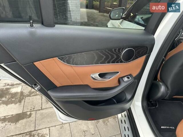 Белый Мерседес ГЛЦ-Класс, объемом двигателя 1.95 л и пробегом 37 тыс. км за 58000 $, фото 16 на Automoto.ua