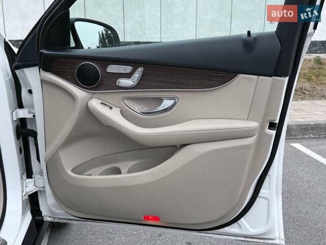 Белый Мерседес ГЛЦ-Класс, объемом двигателя 1.99 л и пробегом 80 тыс. км за 33500 $, фото 73 на Automoto.ua