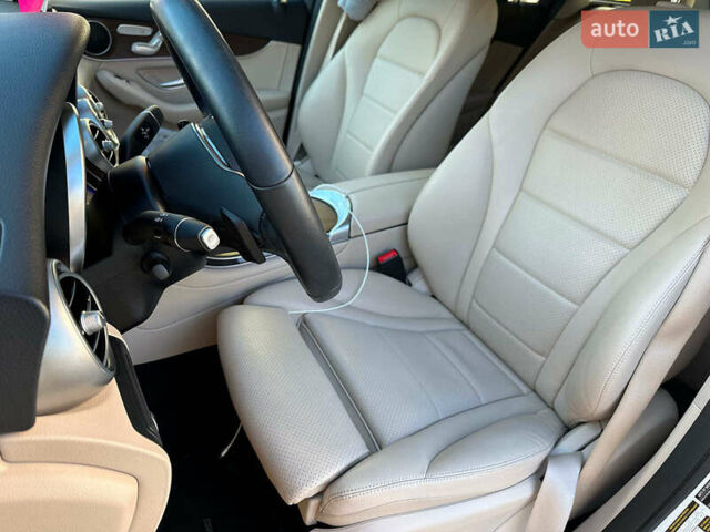 Белый Мерседес ГЛЦ-Класс, объемом двигателя 2 л и пробегом 33 тыс. км за 51940 $, фото 23 на Automoto.ua