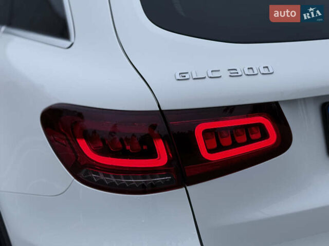Белый Мерседес ГЛЦ-Класс, объемом двигателя 1.99 л и пробегом 80 тыс. км за 33500 $, фото 30 на Automoto.ua