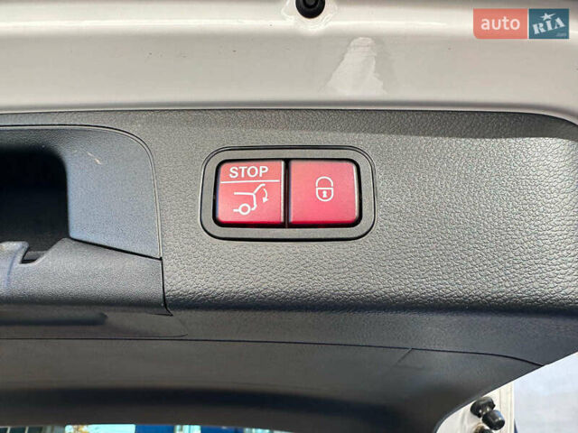 Белый Мерседес ГЛЦ-Класс, объемом двигателя 2 л и пробегом 33 тыс. км за 51940 $, фото 16 на Automoto.ua