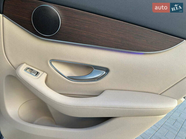 Белый Мерседес ГЛЦ-Класс, объемом двигателя 2 л и пробегом 33 тыс. км за 51940 $, фото 19 на Automoto.ua