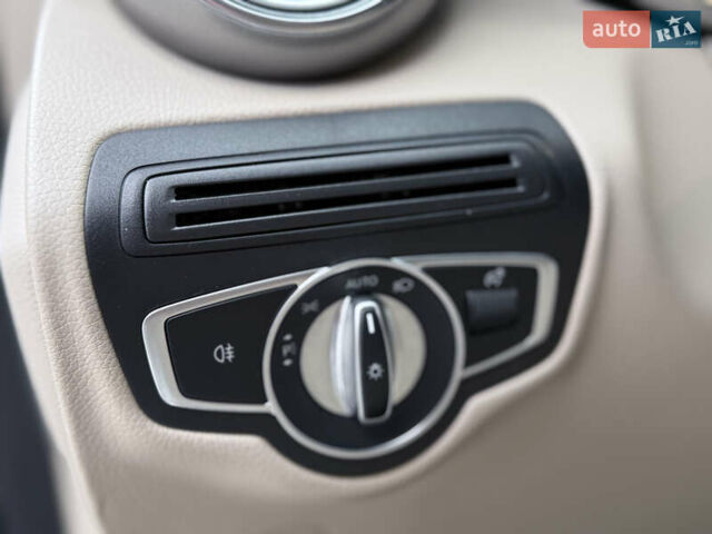 Белый Мерседес ГЛЦ-Класс, объемом двигателя 1.99 л и пробегом 80 тыс. км за 33500 $, фото 58 на Automoto.ua