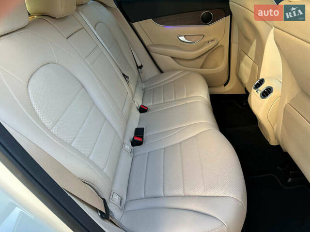 Белый Мерседес ГЛЦ-Класс, объемом двигателя 2 л и пробегом 33 тыс. км за 51940 $, фото 17 на Automoto.ua