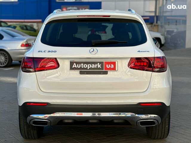 Білий Мерседес ГЛЦ-Клас, об'ємом двигуна 2 л та пробігом 33 тис. км за 51940 $, фото 4 на Automoto.ua