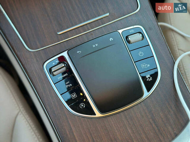 Белый Мерседес ГЛЦ-Класс, объемом двигателя 2 л и пробегом 33 тыс. км за 51940 $, фото 24 на Automoto.ua