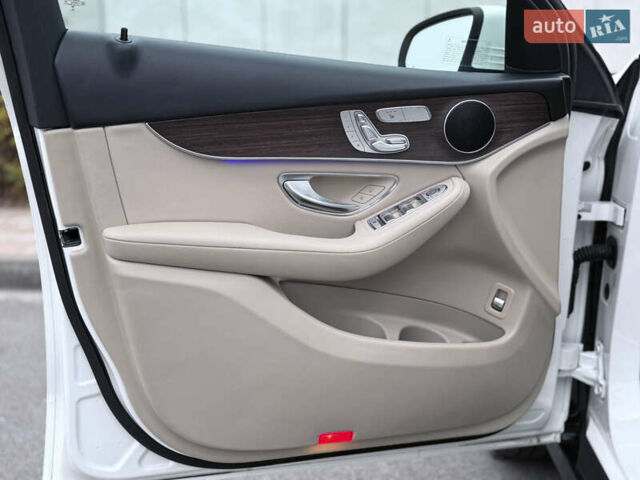 Белый Мерседес ГЛЦ-Класс, объемом двигателя 1.99 л и пробегом 80 тыс. км за 33500 $, фото 48 на Automoto.ua