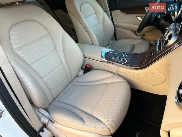 Белый Мерседес ГЛЦ-Класс, объемом двигателя 2 л и пробегом 33 тыс. км за 51940 $, фото 20 на Automoto.ua