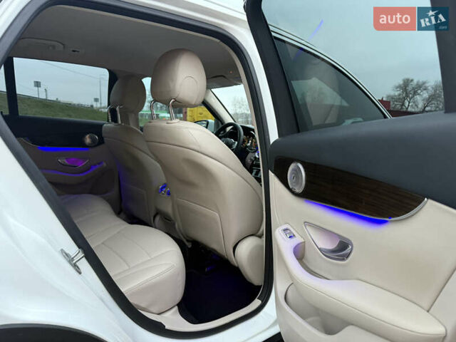 Білий Мерседес ГЛЦ-Клас, об'ємом двигуна 2 л та пробігом 46 тис. км за 33900 $, фото 51 на Automoto.ua