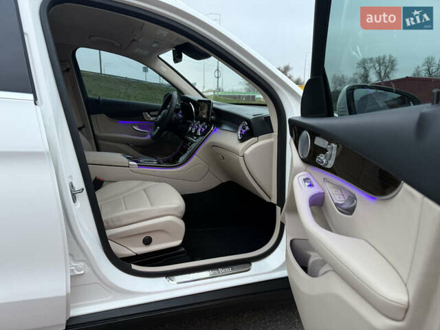 Білий Мерседес ГЛЦ-Клас, об'ємом двигуна 2 л та пробігом 46 тис. км за 33900 $, фото 54 на Automoto.ua