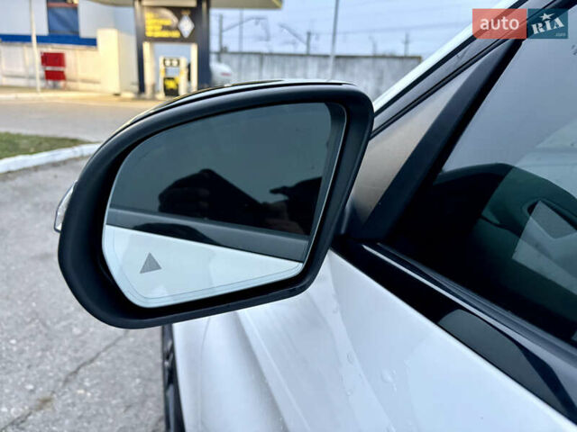 Білий Мерседес ГЛЦ-Клас, об'ємом двигуна 1.99 л та пробігом 10 тис. км за 42700 $, фото 11 на Automoto.ua