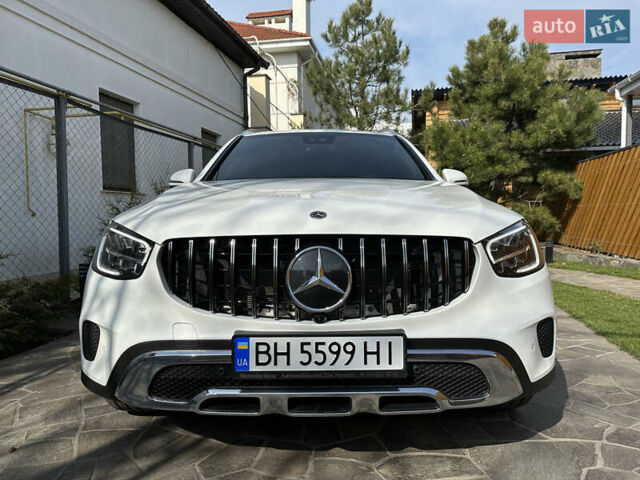 Белый Мерседес ГЛЦ-Класс, объемом двигателя 1.95 л и пробегом 18 тыс. км за 56000 $, фото 3 на Automoto.ua