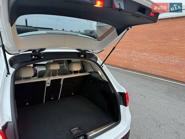 Білий Мерседес ГЛЦ-Клас, об'ємом двигуна 2 л та пробігом 46 тис. км за 33900 $, фото 48 на Automoto.ua