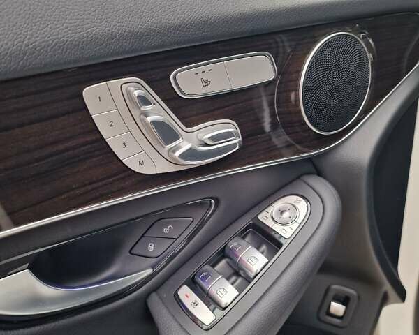 Белый Мерседес ГЛЦ-Класс, объемом двигателя 2 л и пробегом 50 тыс. км за 35000 $, фото 27 на Automoto.ua