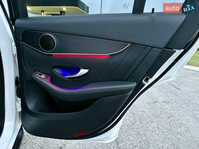 Білий Мерседес ГЛЦ-Клас, об'ємом двигуна 1.99 л та пробігом 10 тис. км за 42700 $, фото 26 на Automoto.ua