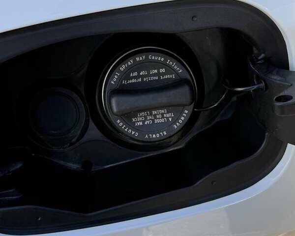 Белый Мерседес ГЛЦ-Класс, объемом двигателя 2 л и пробегом 14 тыс. км за 82000 $, фото 26 на Automoto.ua