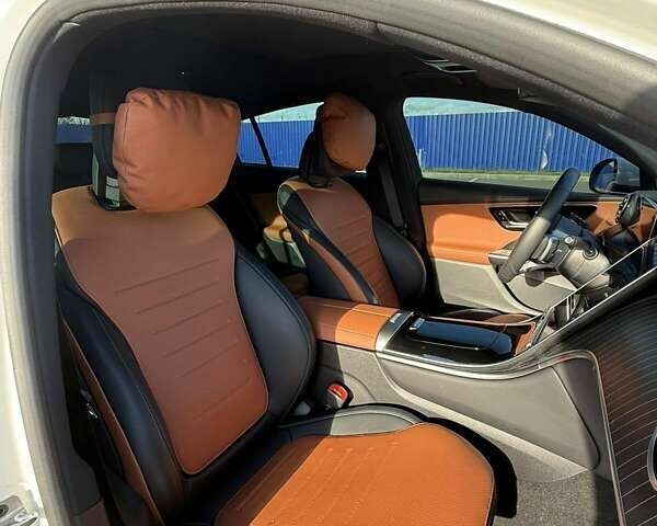 Белый Мерседес ГЛЦ-Класс, объемом двигателя 2 л и пробегом 14 тыс. км за 82000 $, фото 30 на Automoto.ua