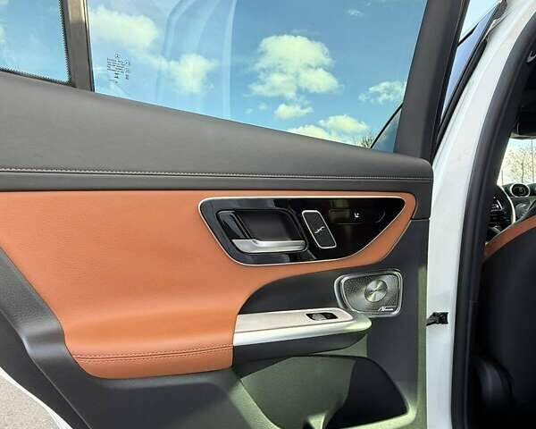 Белый Мерседес ГЛЦ-Класс, объемом двигателя 2 л и пробегом 14 тыс. км за 82000 $, фото 39 на Automoto.ua