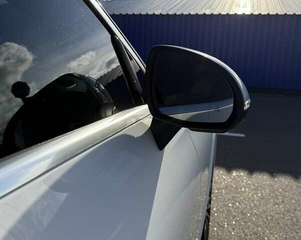 Белый Мерседес ГЛЦ-Класс, объемом двигателя 2 л и пробегом 14 тыс. км за 82000 $, фото 57 на Automoto.ua