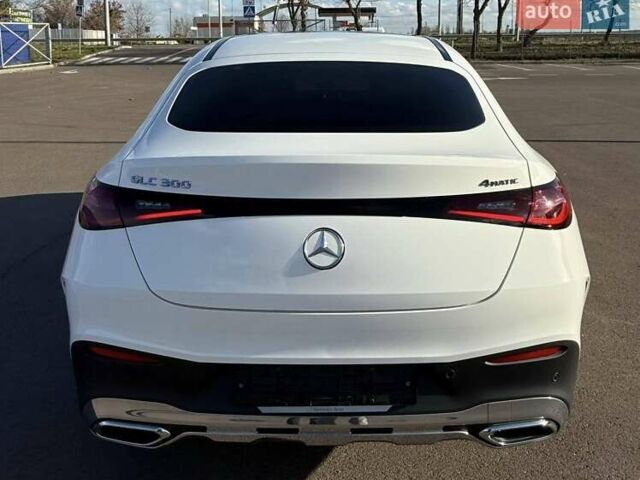 Белый Мерседес ГЛЦ-Класс, объемом двигателя 2 л и пробегом 14 тыс. км за 82000 $, фото 5 на Automoto.ua