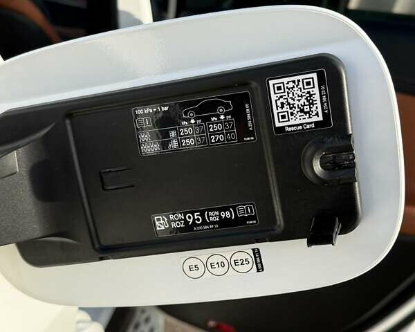 Белый Мерседес ГЛЦ-Класс, объемом двигателя 2 л и пробегом 14 тыс. км за 82000 $, фото 25 на Automoto.ua