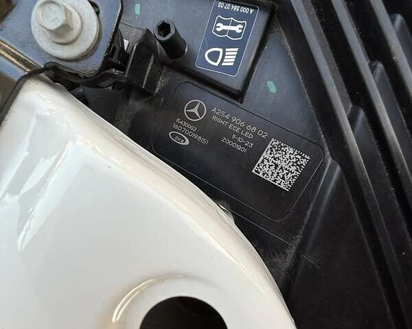 Белый Мерседес ГЛЦ-Класс, объемом двигателя 2 л и пробегом 14 тыс. км за 82000 $, фото 19 на Automoto.ua