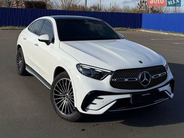 Белый Мерседес ГЛЦ-Класс, объемом двигателя 2 л и пробегом 14 тыс. км за 82000 $, фото 1 на Automoto.ua