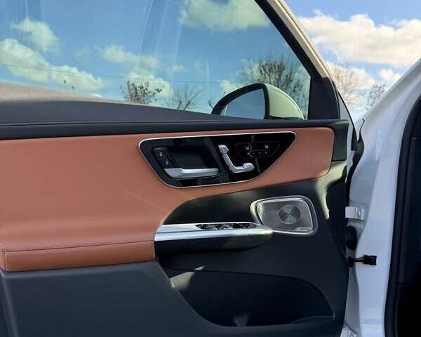 Белый Мерседес ГЛЦ-Класс, объемом двигателя 2 л и пробегом 14 тыс. км за 82000 $, фото 51 на Automoto.ua