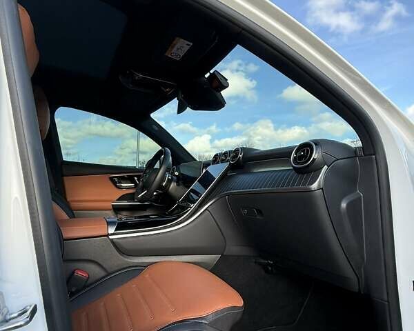 Белый Мерседес ГЛЦ-Класс, объемом двигателя 2 л и пробегом 14 тыс. км за 82000 $, фото 32 на Automoto.ua