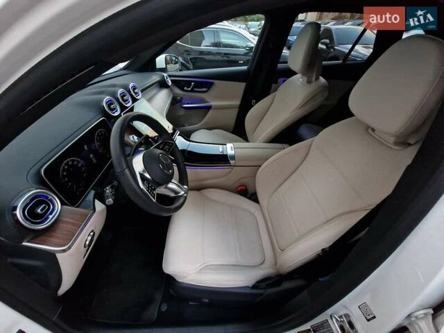 Мерседес ГЛЦ-Класс 2024 в Одессе на Automoto.ua Белый Мерседес ГЛЦ-Класс, объемом двигателя 2 л и пробегом 16 тыс. км за 64990 $, фото 47 на Automoto.ua
