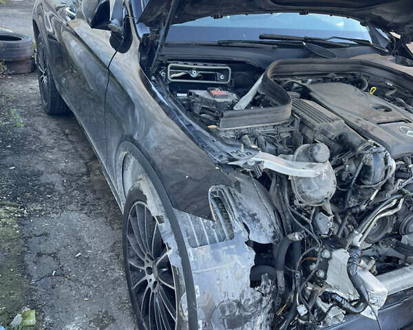 Черный Мерседес ГЛЦ-Класс, объемом двигателя 1.99 л и пробегом 160 тыс. км за 12000 $, фото 1 на Automoto.ua