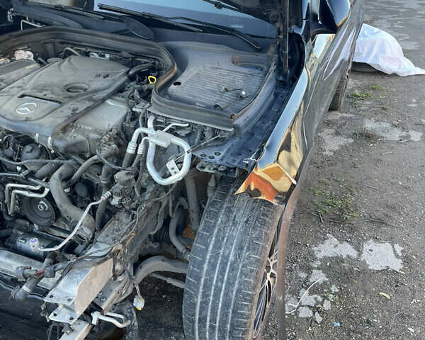 Черный Мерседес ГЛЦ-Класс, объемом двигателя 1.99 л и пробегом 160 тыс. км за 12000 $, фото 2 на Automoto.ua