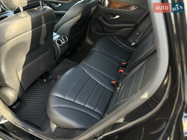 Мерседес ГЛЦ-Клас 2016 у Львові на Automoto.ua Чорний Мерседес ГЛЦ-Клас, об'ємом двигуна 1.99 л та пробігом 170 тис. км за 20499 $, фото 46 на Automoto.ua