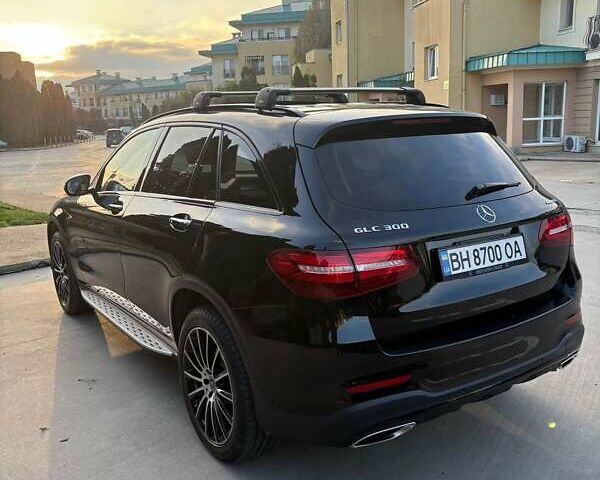 Черный Мерседес ГЛЦ-Класс, объемом двигателя 1.99 л и пробегом 73 тыс. км за 28500 $, фото 1 на Automoto.ua