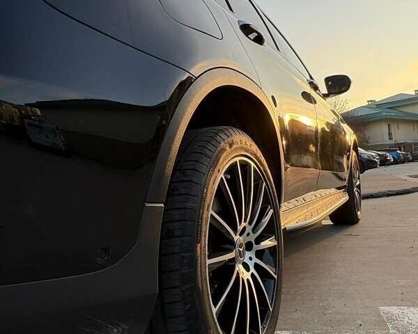 Черный Мерседес ГЛЦ-Класс, объемом двигателя 1.99 л и пробегом 73 тыс. км за 28500 $, фото 5 на Automoto.ua