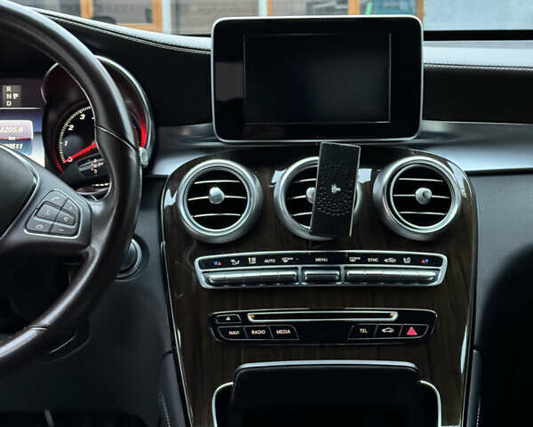 Черный Мерседес ГЛЦ-Класс, объемом двигателя 1.99 л и пробегом 100 тыс. км за 36000 $, фото 3 на Automoto.ua