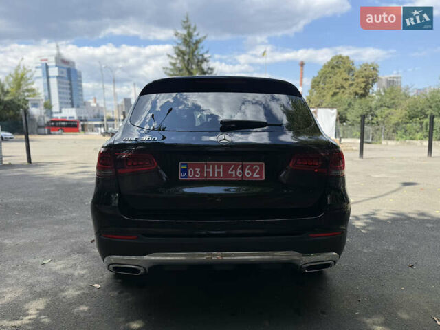 Черный Мерседес ГЛЦ-Класс, объемом двигателя 2 л и пробегом 115 тыс. км за 28000 $, фото 3 на Automoto.ua