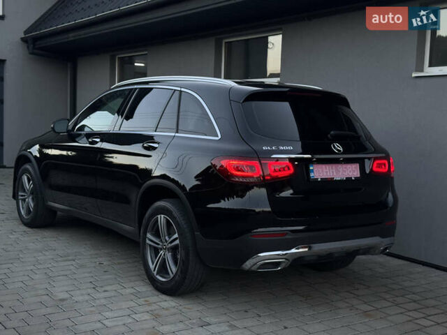 Черный Мерседес ГЛЦ-Класс, объемом двигателя 2 л и пробегом 111 тыс. км за 29400 $, фото 1 на Automoto.ua