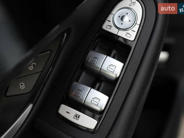 Чорний Мерседес ГЛЦ-Клас, об'ємом двигуна 1.99 л та пробігом 99 тис. км за 44899 $, фото 102 на Automoto.ua