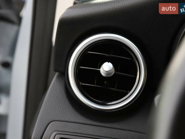 Чорний Мерседес ГЛЦ-Клас, об'ємом двигуна 1.99 л та пробігом 99 тис. км за 44899 $, фото 98 на Automoto.ua