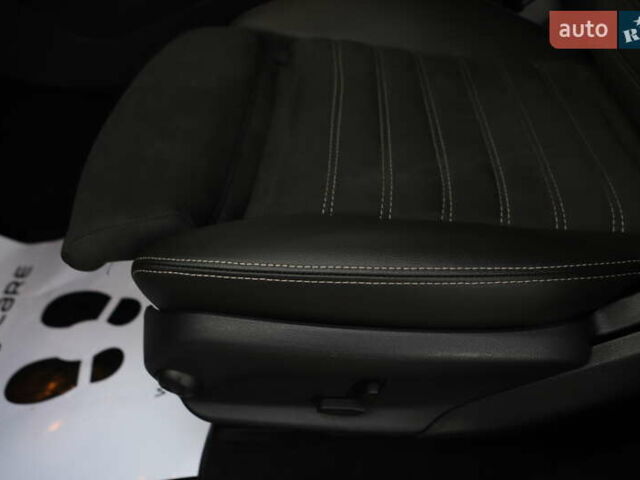 Чорний Мерседес ГЛЦ-Клас, об'ємом двигуна 1.99 л та пробігом 99 тис. км за 44899 $, фото 103 на Automoto.ua