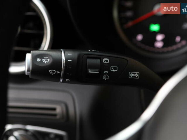 Чорний Мерседес ГЛЦ-Клас, об'ємом двигуна 1.99 л та пробігом 99 тис. км за 44899 $, фото 99 на Automoto.ua